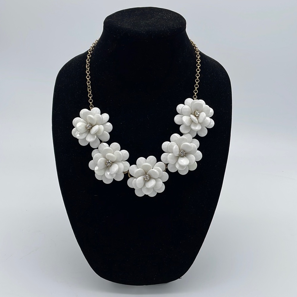 J Crew White Flower and Rhinestone Statement Necklace - NWOT